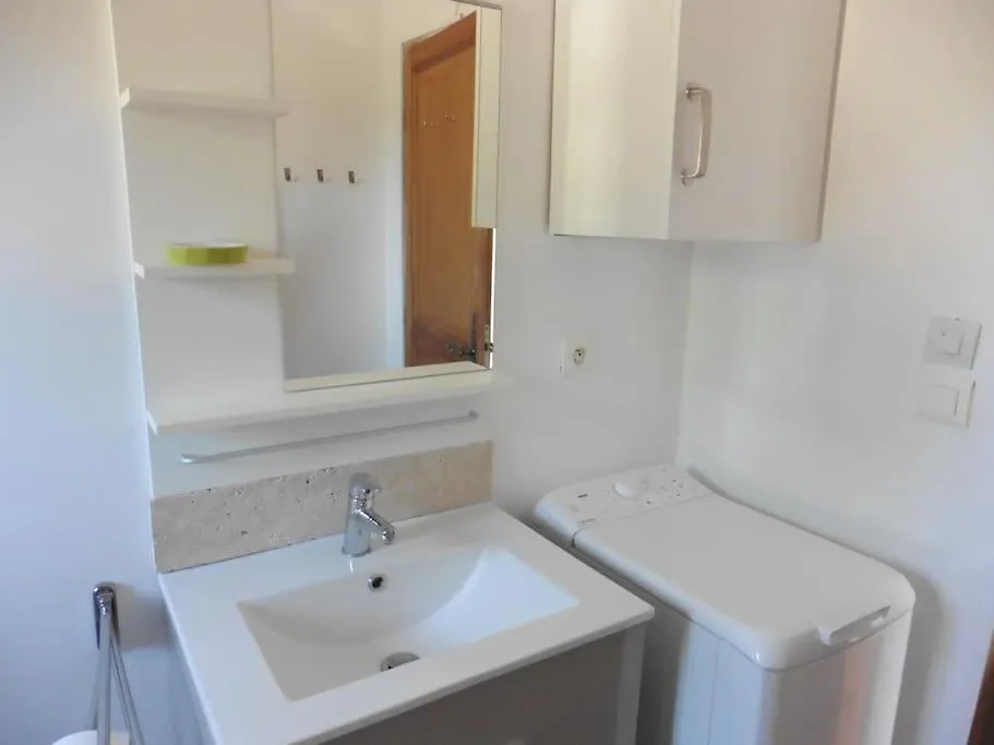 Holiday home Maison Face Au Luberon Avec Piscine - 5 Chambres Cabrieres-d'Avignon