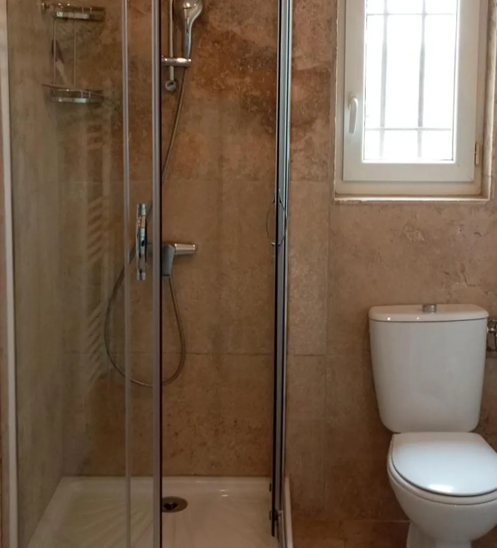 Holiday home Maison Face Au Luberon Avec Piscine - 5 Chambres Cabrieres-d'Avignon