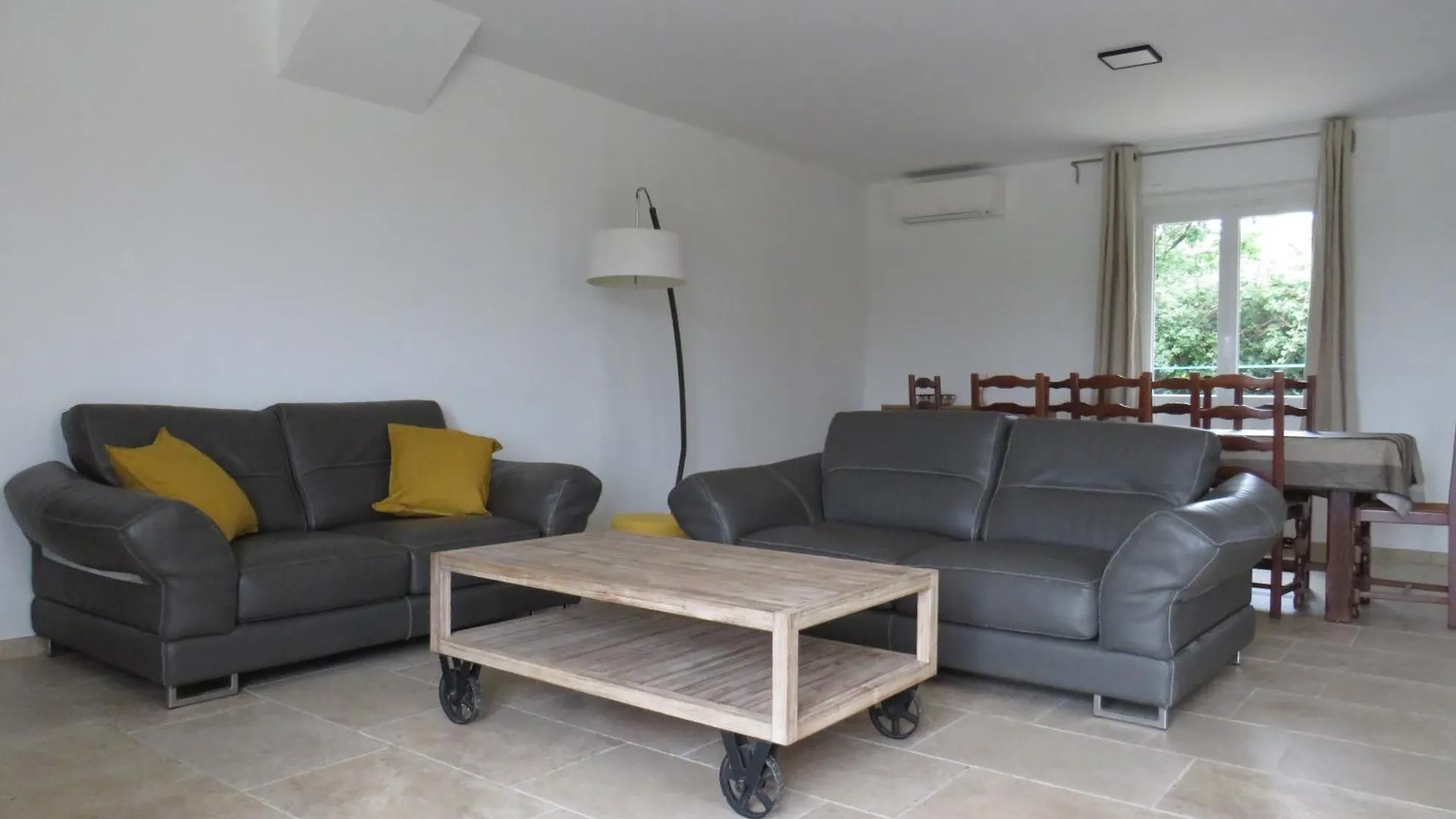Holiday home Maison Face Au Luberon Avec Piscine - 5 Chambres Cabrieres-d'Avignon France